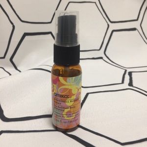 Anika: bombshell blowout spray